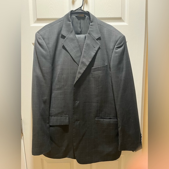 Men’s Suit - Picture 1 of 9